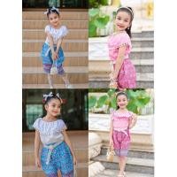 ราคา ชุดไทยเด็ก ปอมโจงลายไทยเสื้อระบายคอ ผ้าลูกไม้ฉลุ ใส่ยางยืดรอบคอ แต่งชายห้อยปอมๆโจงผ้าคอตต้อน สีสด ผ้านิ่มใส่สบาย (24426320284)