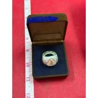 ราคา แหวนปิดตา หลวงปู่ทิม วัดละหารไร่ เนื้อเงินลงยา ปี 2507 พร้อมกล่องตราวัด (42927258559)