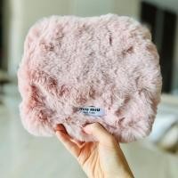 ราคา Miu Miu Pink Rose Fluffy Makeup Pouch กระเป๋าถือขนฟูฟ่อง สีสวย ลูกคุณ ขนาด 20*18*5 cm (42169045822)