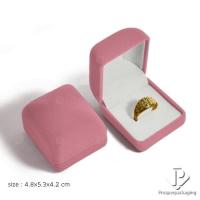 ราคา กล่องกำมะหยี่สีโอรส/ขาว ผ้ากำมะหยี่ กล่องใส่ต่างหู กล่องใส่เครื่องประดับกำมะหยี่สีโอรส กล่องแหวนแต่งงาน ทรงสี่เหลี่ยม (18283368662)