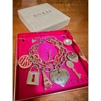 ราคา สร้อยข้อมือ GUESS แท้ พร้อมกล่อง (25364968761)