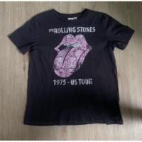 ราคา The rolling stones x H&M สภาพ: 10/10 ขนาด: อก 38-40นิ้ว (size.s) ตำหนิ: - ราคา: 250บาท (41854569098)