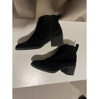 ราคา ส่งต่อรองเท้าบูท H&M หนังกลับ(กำมะหยี่) ไซส์ 41 (22850452482)