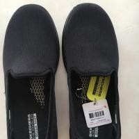 ราคา รองเท้า sketchers size 6 us มีคนซื้อมาฝากแล้วใส่ไม่ได้คะ ขอปล่อยต่อค่ะ ราคาเต็ม 2,390 บาท (2129040786)