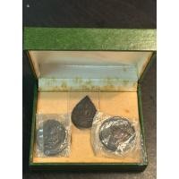 ราคา เหรียญพระแก้วมรกต ภปร ชุด 3 ฤดู เนื้อทองแดงรมดำ ฉลองกรุงรัตนโกสินทร์ 200 ปี พ.ศ.2525 พร้อมกล่องเดิม (27782125300)