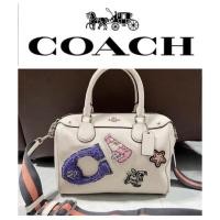ราคา ❤️ แท้ COACH MINI BENNETT SATCHEL IN CROSSGRAIN LEATHER WITH VARSITY PATCHES AND WEBBED STRAP (COACH F20915) มือสอง (20609199987)