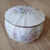 ราคา Vintage Royal Stafford Floral Trinket Box with Lid (3390411202)
