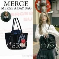 ราคา พร้อมส่ง❗❗แท้MERGE A DAY BAG กระเป๋า[7 Color]Merge กระเป๋า official ส่งต่อ กระเป๋าTote รุ่นเก่าใบใหญ่ (40177578574)
