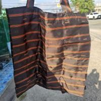 ราคา loewe ถุงผ้าพับได้ แท้ ตำหนิ×มีปักชื่อย่อเจ้าของเดิมที่กระเป๋าเก็บใบเล็ก (25842069490)