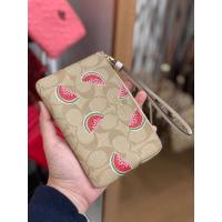 ราคา พร้อมส่ง แท้ 100% New Coach 1 ซิป S รุ่น CORNER ZIP WRISTLET IN SIGNATURE CANVAS WITH WATERMELON PRINT (COACH 3281) (4345379604)