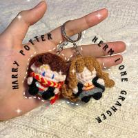 ราคา GANTUNGAN [CRCHEARA] พวงกุญแจโครเชต์ Harry Potter | ที่แขวนกระเป๋าแฮรี่พอตเตอร์ | ไม้แขวนเสื้อกระเป๋าถักเฮอร์ไมโอนี่ | อามิกุมิ แฮร์รี่ พอตเตอร์ และเฮอร์ไมโอนี่ (50252938516)