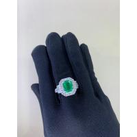 ราคา แหวนเพชรมรกตทรงคุชขั่นเนื้อแก้วสีเขียวสดขนาด3.65กะรัตประดับด้วยเพชร36เม็ดหนักรวม1.37กะรัต (26777142919)