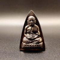 ราคา กลีบบัวรุ่นแรก หลวงปู่ทวด เลื่อนสมณศักดิ์ พ่อท่านเขียว วัดห้วเงาะ จ.ปัตตานี ปี 55 (41770448994)