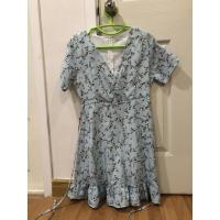 ราคา เดรสผ้าชีฟองสีฟ้าลายดอก (16801155780)