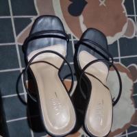 ราคา รองเท้าส้นสูงสีดำพื้นครีม สูง 4 นิ้ว (25462527467)