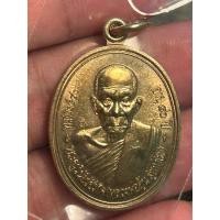ราคา เหรียญหลวงพ่ออุ้น รุ่น 1 วัดตาลกง เนื้ออัลปาก้า ปี 2540 บล็อกนิยมหัวขีด (27683851806)