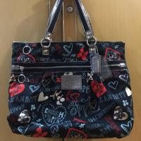 ราคา Coach ของแท้ 100% รุ่น poppy มีซิป สภาพดีมากๆ ยังใช้ได้อีกนาน ภายในสะอาด (5603701253)