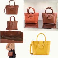 ราคา Tod's Double T Shopping Mini รุ่นนี้มีสายยาวถอดสายได้ ถือก็ได้คะ มี 3 สีนะคะ ขนาด 24 x 17 x 12 cm เหลือ 22,500 บาท (1836902257)
