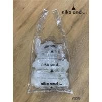 ราคา niko and… transperant shopper bag สวยๆ ใสๆ โดยรวมสภาพดี cr:รูปแสดงการใช้งานจากinternet (29744183258)