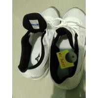 ราคา รองเท้าผ้าใบ mizuno สีขาว (4145658425)