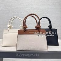 ราคา กระเป๋าสะพายข้าง Charles & keith รุ่น Sabine Knotted-Handle Trapeze Tote Bag : CK2-30271483 แท้จากชอป (29628096597)
