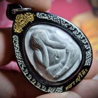 ราคา พระปิดตาจัมโบ้ เนื้อใบลาน รุ่น 111 ปี ปี 2541 พร้อมเลี่ยม (23387112750)