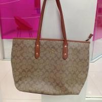 ราคา กระเป๋า ช้อปปิ้ง Coach ขนาด 16 นิ้ว มือสอง (2315050730)