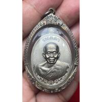ราคา เหรียญรุ่นเมตตา หลวงพ่อคูณ วัดบ้านไร่ ปี2555 พิมพ์ห่มเฉียง เนื้ออัลปาก้า ด้านหลังตอกโค๊ตและหมายเลข เลี่ยมเงินกันน้ำสวยๆ (40211214453)