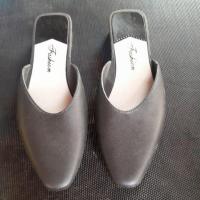 ราคา รองเท้า รองเท้าสีดำ ส้นเตี้ย (24145003835)