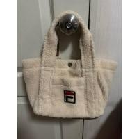 ราคา FILA Boa Mini Tote Bag กระเป๋า Fila ผ้าขนแกะ ใบเล็ก ทรงน่ารัก มือสอง ของแท้ สภาพดี (43728616858)