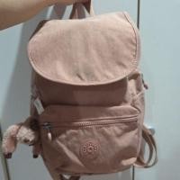 ราคา KIPLING backpack สีชมพูกะปิของแท้ น้ำหนักเบา แท็กห้อยพวงกุญแจครบ เป้สะพายไซส์กลางขนาดกะทัดรัด ซื้อจากช็อปของแท้แน่นอนค่ะ (26633543773)