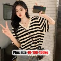 ราคา Plus size เสื้อผ้าสาวอวบ❤ เสื้อยืดสาวอวบอ้วน ไซส์ใหญ่ ผู้หญิง เสื้อไหมพรม ลายทาง ทรงหลวม แขนสั้น คอวี เนื้อผ้าเบาบาง ฤดูร้อน สไตล์เกาหลีแฟชั่น (23067851016)