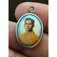 ราคา ล็อกเกตในหลวงรัชกาลที่ 9 ออกวัดไผ่ล้อม ปี 2514 หลวงปู่ทิม วัดระหารไร่ ระยอง ปลุกเสก เลี่ยมเดิม ห่วงเชื่อม ฟันละเอียด (23904301378)