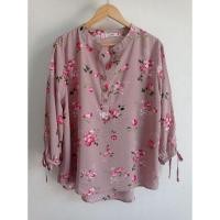 ราคา *รหัส ส279 เสื้ออก 48นิ้ว สีกะปิ พิมพ์ลายดอกสีชมพู ผ้าหางกระรอก แขนสามส่วน เสื้อไซส์ใหญ่ (20977909969)