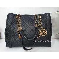 ราคา ขายเท ‼️ลดหนักมาก ไม่ดราม่านะคะ กระเป๋าแบรนด์เนม MK MICHAEL KORS BLACK AND GOLD TOTE LEATHER BAG มือ 2 ของแท้ราคาถูก (21801190117)