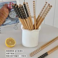 ราคา [หยวน ชบา ไม้ไม้ไผ่] ตะเกียบไม้ไผ่ในครัวเรือนลายจุดตะเกียบไม้ไผ่อาหารครอบครัวหนึ่งคนหนึ่ง (52602185107)