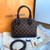 ราคา Like new Lv alma bb dc17 สภาพสวยมาก หนังทรงแข็ง หอมใหม่ ภายในสะอาด ขอบมุมสวยค่ะ (4903910560)