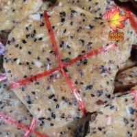 ราคา ข้าวเกรียบ​งา​มะพร้าว​ เพชรบุรี​ แพ็คละ​ 5 มัด​ (57056040681)