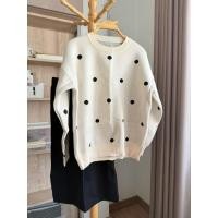 ราคา ส่งต่อ ชุดเซทไหมพรม เสื้อแขนยาวลายจุด + กระโปรงไหมพรมทรงตรง คลุมเข่าสีดำ ซื้อมายังไม่ได้ใส่ค่ะ Freesize (50904715217)