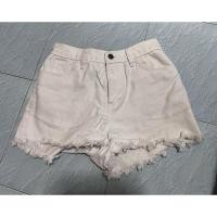 ราคา กางเกงยีนส์ขาสั้นสีขาว แต่งขาดที่ปลายขา เอว25-26“ 60บาทรวมส่ง (26207363992)