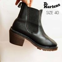 ราคา Dr.martens รองเท้าบูท หนัง มืองสอง สีดำ สูง 2นิ้ว size 40 (2911971254)