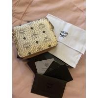 ราคา กระเป๋าสตางค์สั้น กระเป๋าเงินสั้น แบรนด์ MCM แท้สีทอง ลายmcm อุปกรณ์ครบ สภาพดีมาก (12794546750)