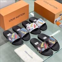 ราคา LV Mens Sandals - รองเท้าแตะผู้ชาย LV พื้นยางลายดอกไม้ คมสุดๆ แฟชั่นสตรีทบอย - รองเท้าแตะผู้ชายสายไขว้มีโลโก้ สไตล์สุดเท่ (40976090080)