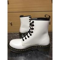 ราคา แท้100%รองเท้า Boots Dr.Martens 1460 สีขาว ของแท้มือสอง สภาพเหมือนใหม่ (10903285537)