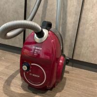 ราคา เครื่องดูดฝุ่น bosch แรงดูดดีเยี่ยม รุ่นเก็บเสียง มีหัวเปลี่ยน 4 หัว (5113622820)