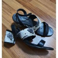 ราคา รองเท้า<รองเท้ามือสอง> shuberry สีดำส้นสูง size 37 (4545001505)