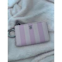 ราคา กระเป๋าตังค์ Victoria’s Secret (52704379252)