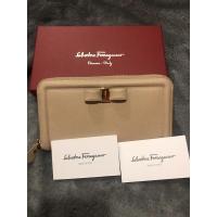 ราคา พร้อมส่ง ของใหม่ ของแท้100% กระเป๋าสตางค์แบบยาว Salvatore Ferragamo (7966518579)
