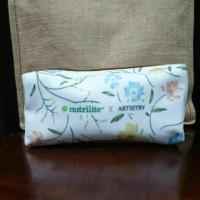 ราคา กระเป๋าบิวตี้ อิน แอนด์ เอาท์ สีขาว by Amway พร้อมส่ง❤ (25381272407)