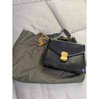 ราคา กระเป๋าสะพาย charles & keith ของแท้ (23434109790)